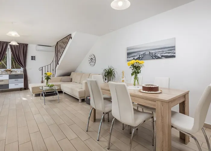 Surina Villa Moscenice